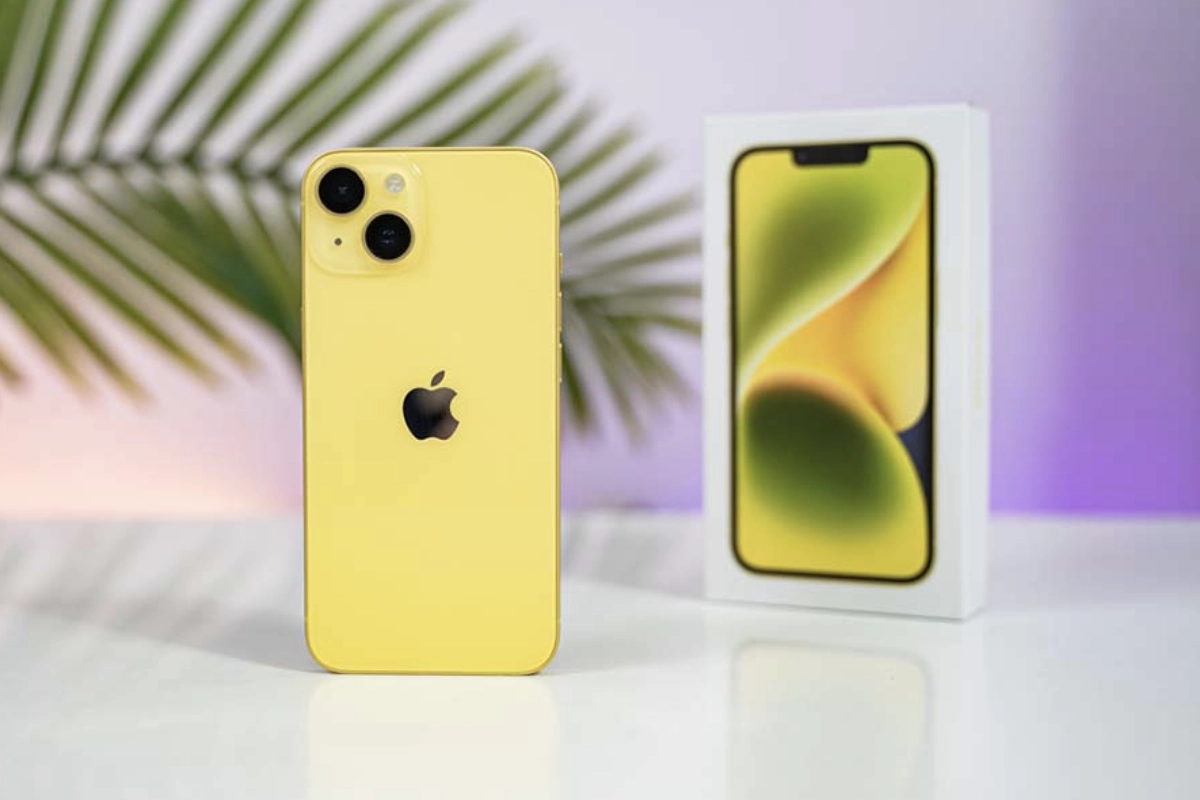 Cận cảnh chiếc iPhone 14 chính hãng màu vàng bắt mắt
