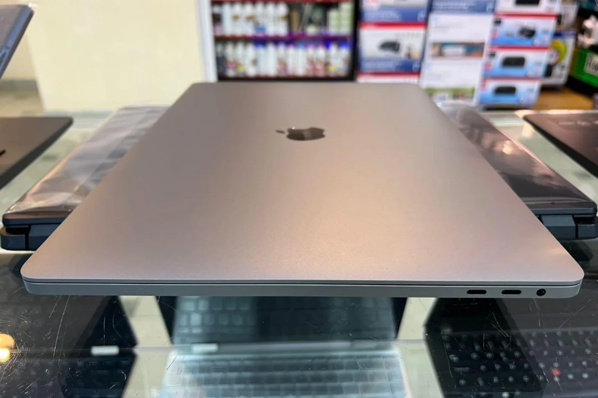 Pin Macbook Pro 16 inch 2019 cũ